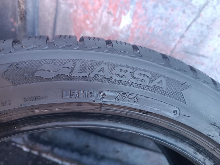 225/45/17 Lassa .