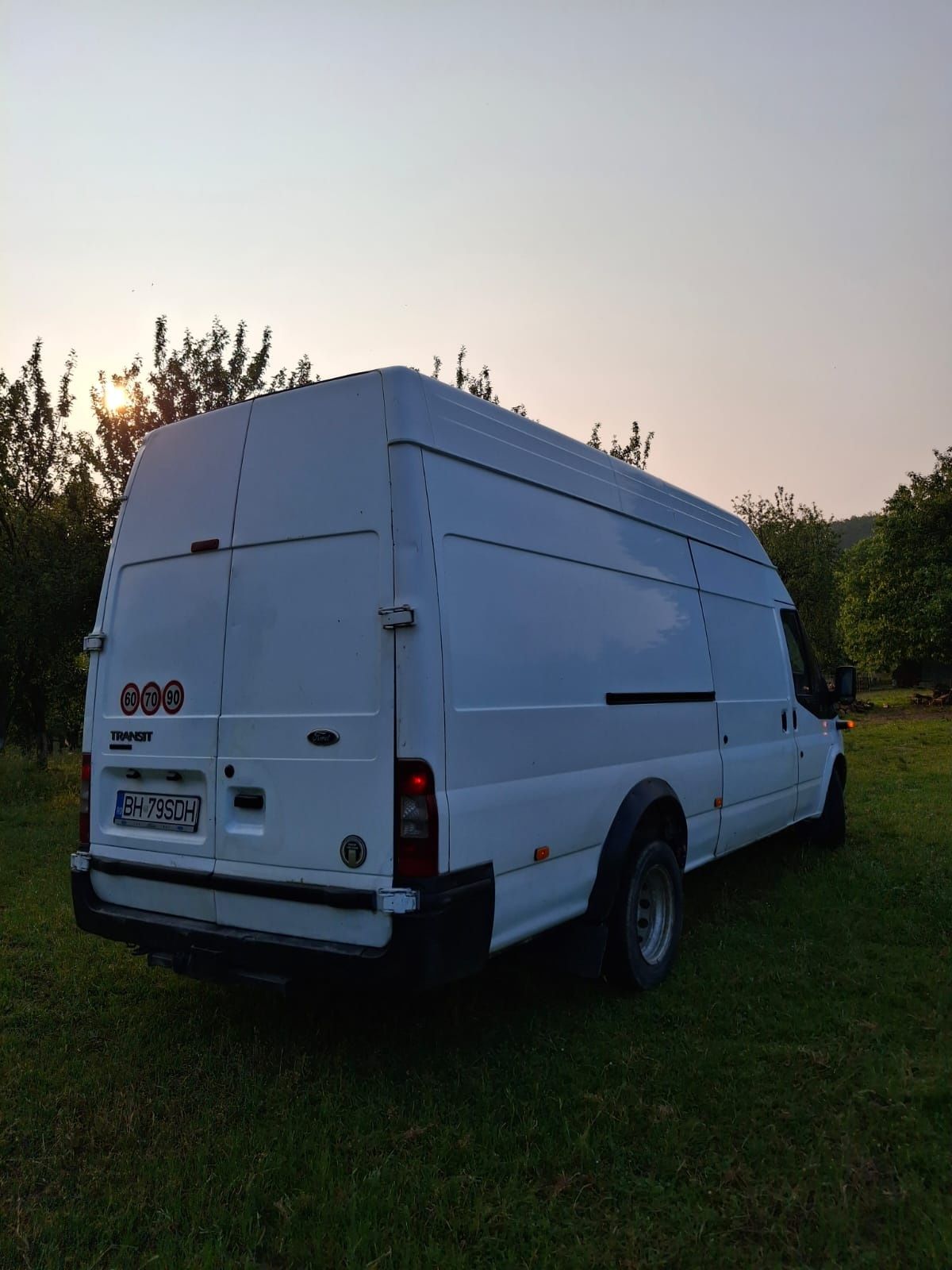 Ford tranzit dublu  pe spate