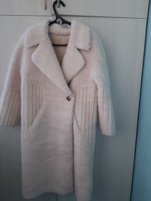 Пальто, Шубы, белого цвета шубка