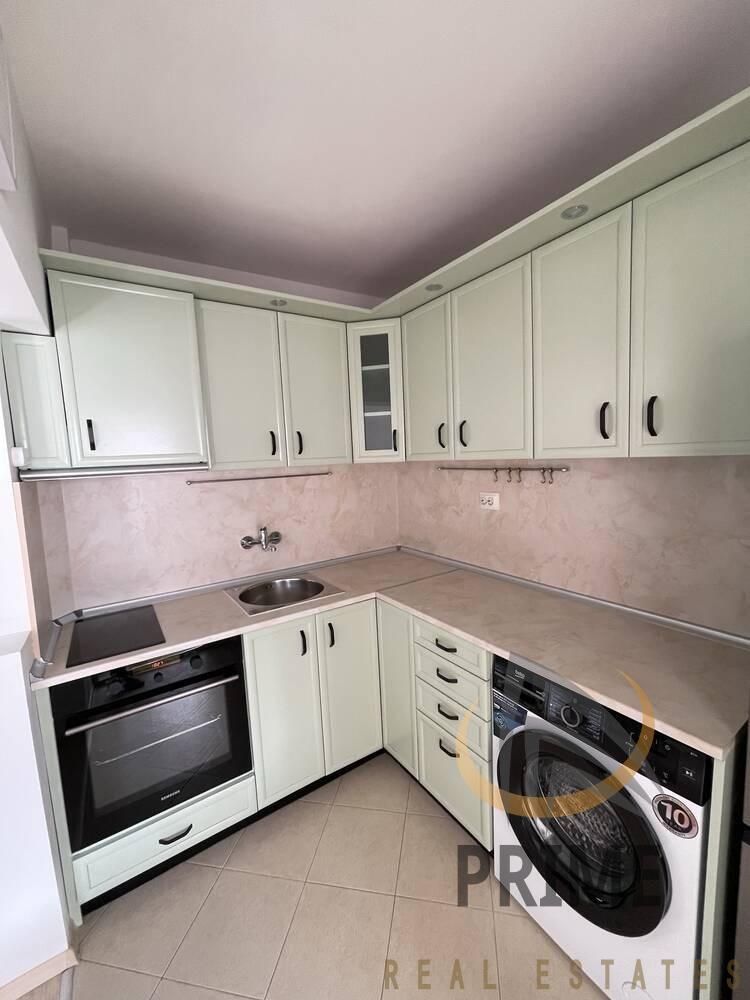 Дава се под наем Тристаен апартамент в Бургас, Славейков - 75 кв.м за 612 € - Снимка #1