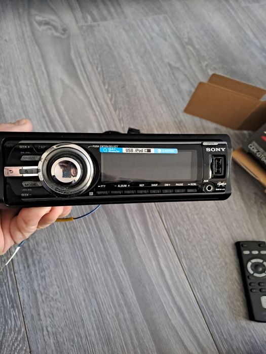 Vând casetofon auto sony