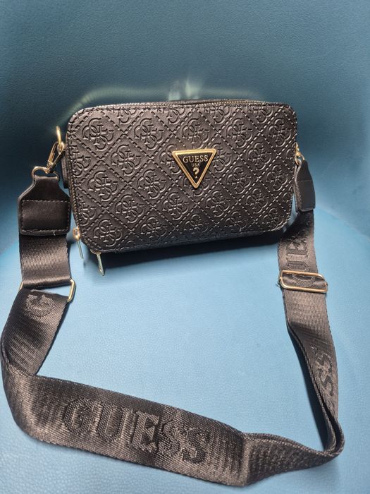 Geanti Guess cu doua compartimente respectiv trei .