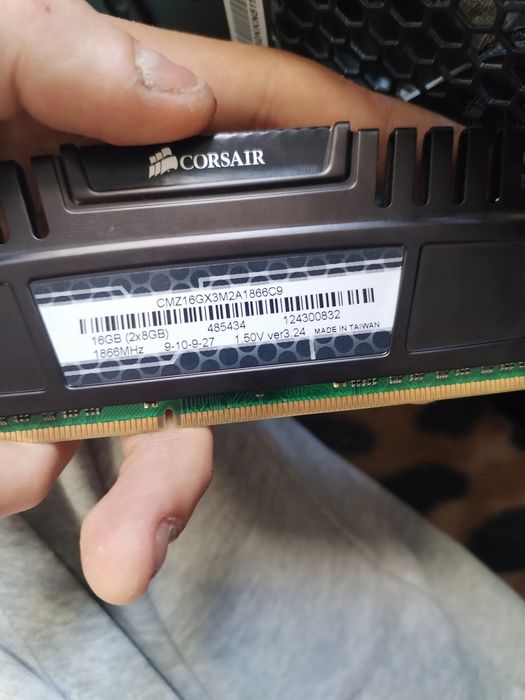 vând pc gaming nou