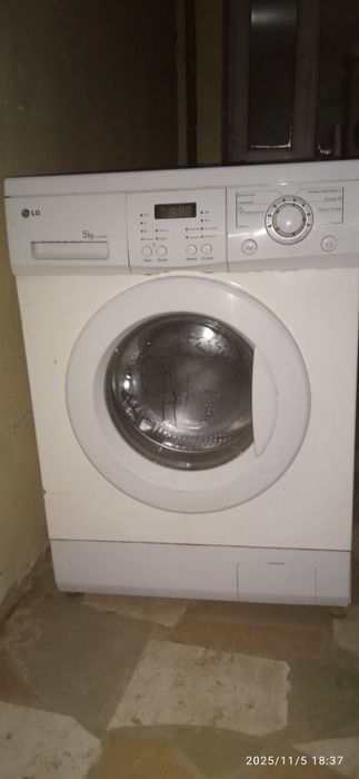 Продам стиральную машину автомат LG 5кг.