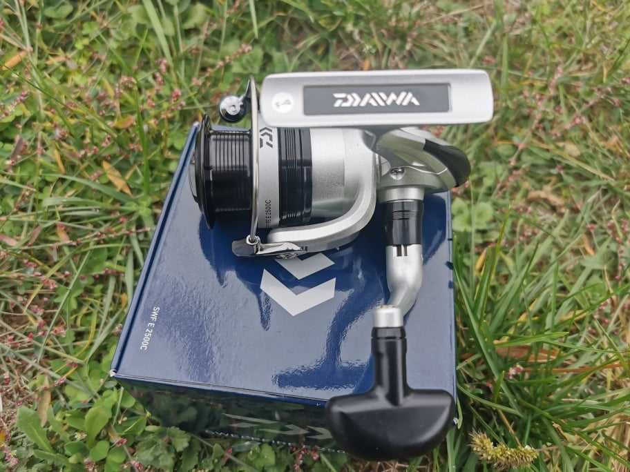 Универсална рибловна макара DAIWA SWEEPFIRE  2500