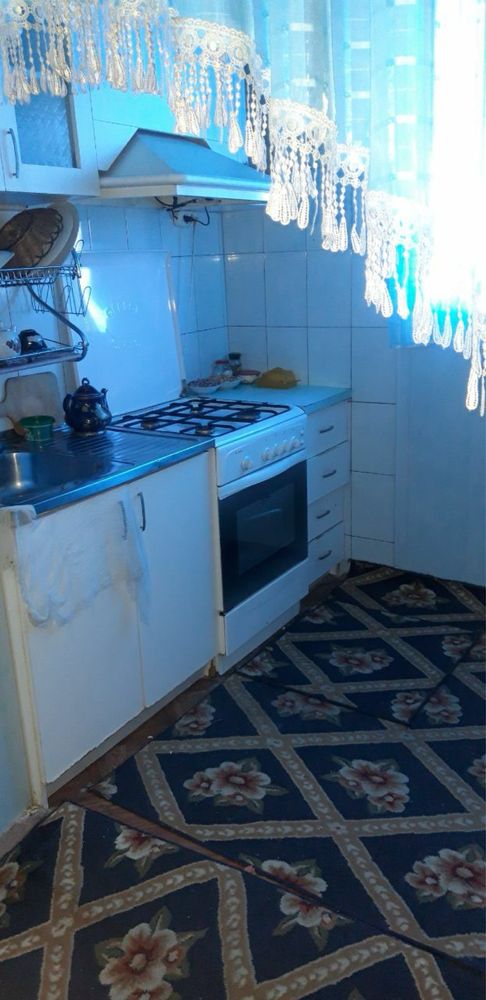 3 xonali kv sotiladi