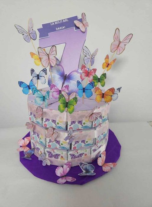 Cutie felie de tort