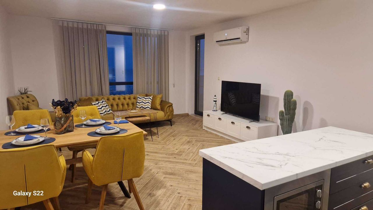 Продава се Тристаен апартамент в Бургас, Сарафово - 128 кв.м за 10 €/кв.м - Снимка #1
