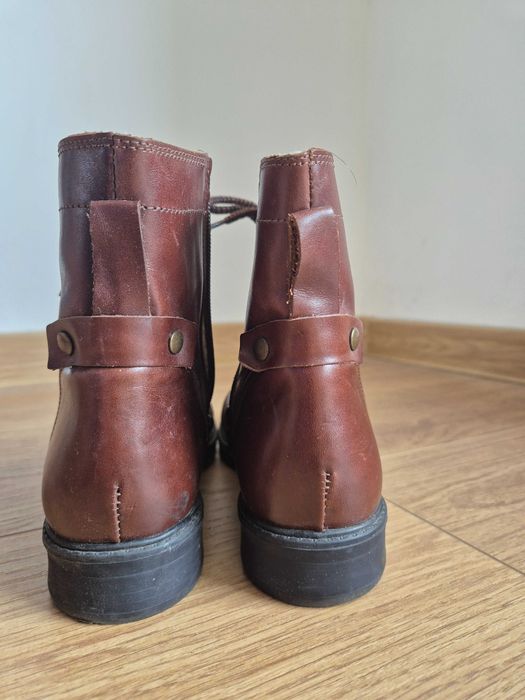 Кафяви кожени боти