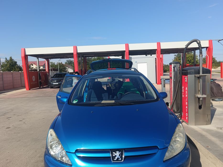 Vând mașină Peujo