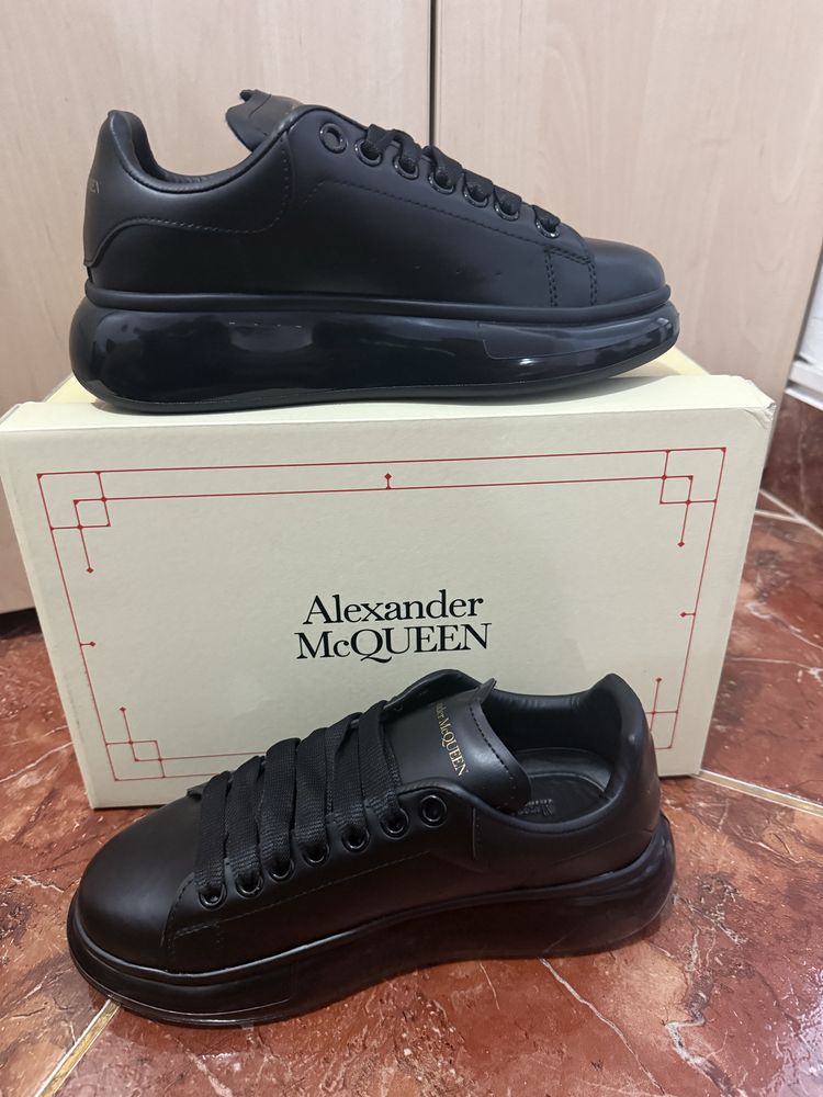 Adidasi Alexander McQueen Negri Piele, Model Nou !