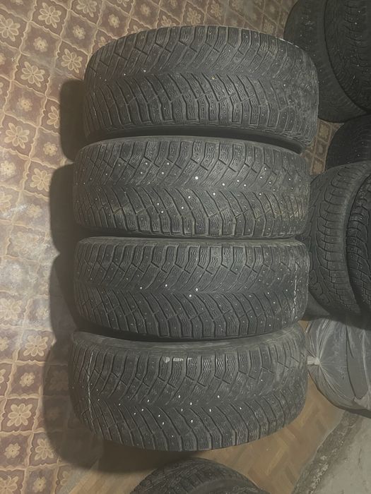 265/65/17 Мишлен зимний шины , шипованные