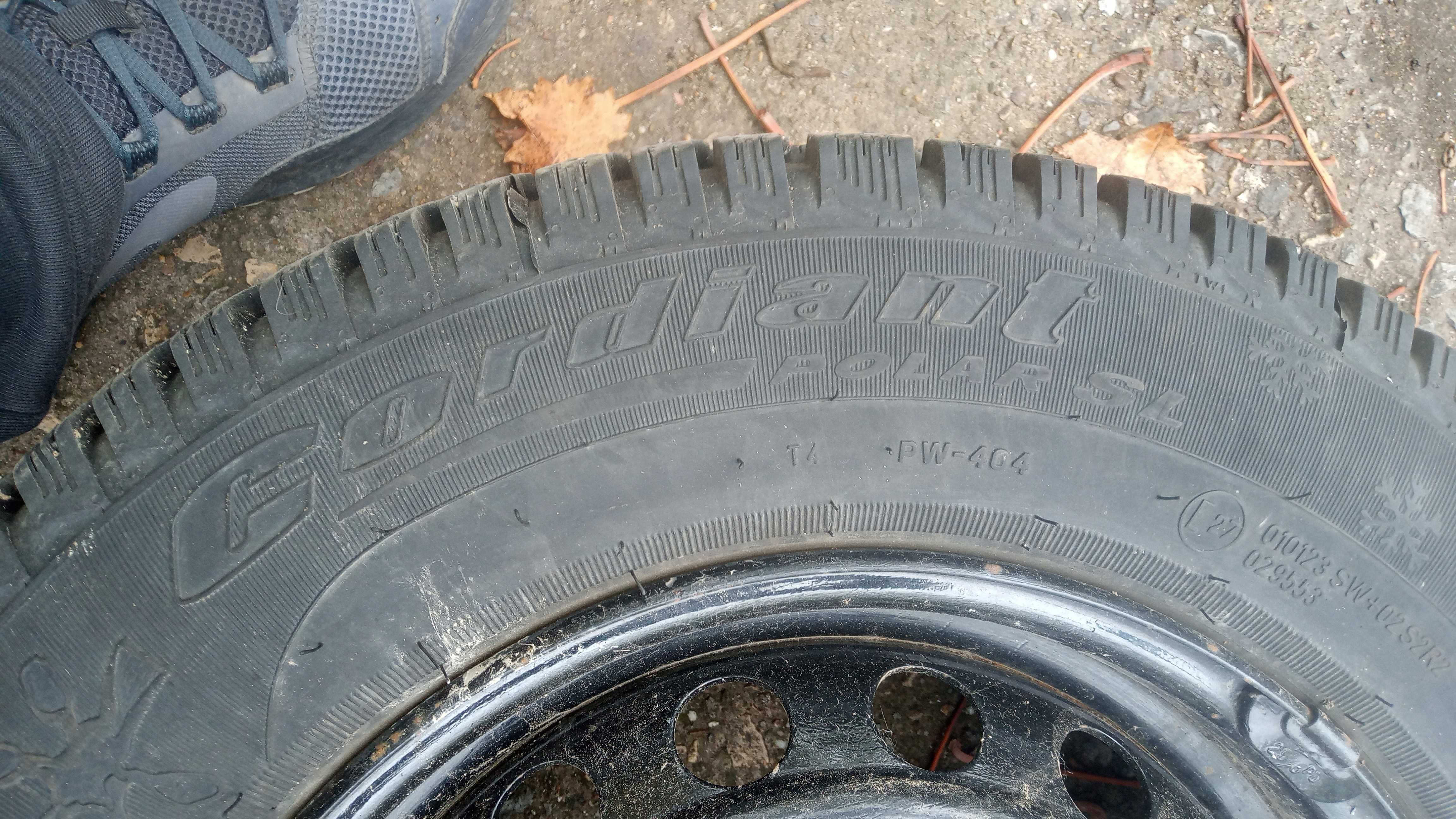 Зимни гуми 13 цола с джанти от рено