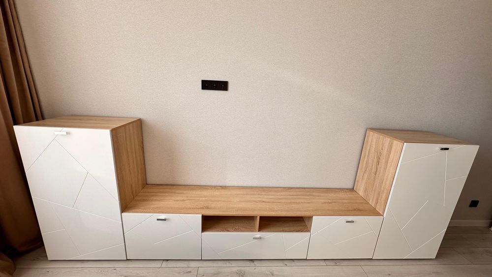 Шкаф длина - 3.30 м. ТВ тумба -2,10 м.