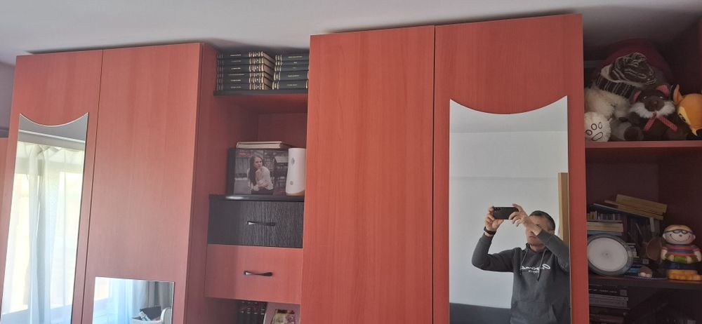 Vand dulap pret usor negociabil