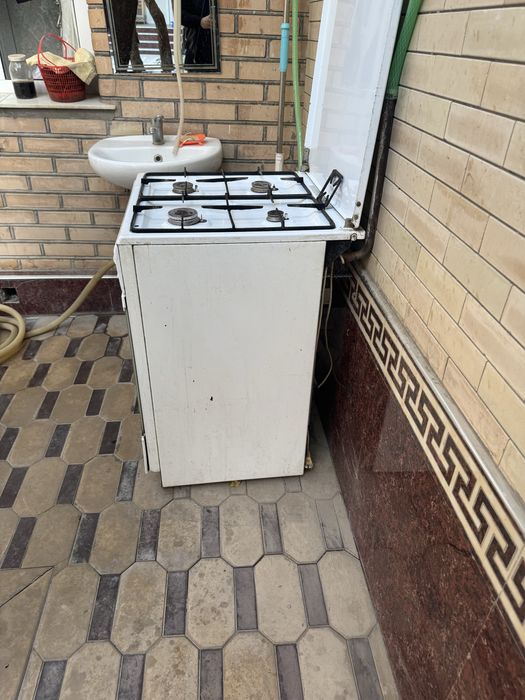 Продам газувую плиту GEFEST