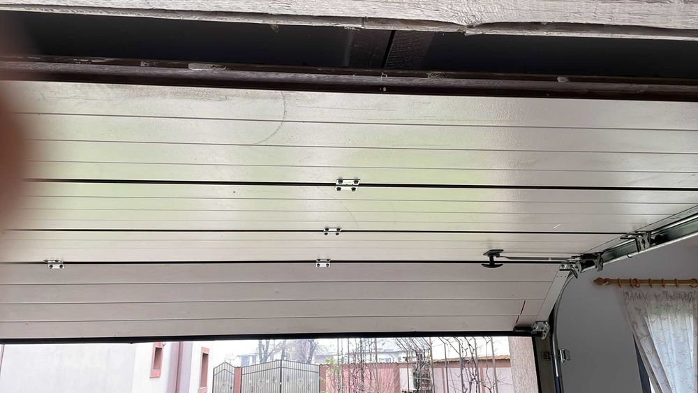 Usa pentru garaj izolata de 4 cm