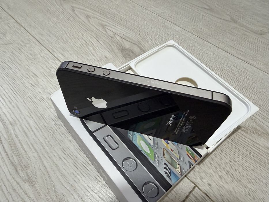 iPhone 4S 16GB + cutie