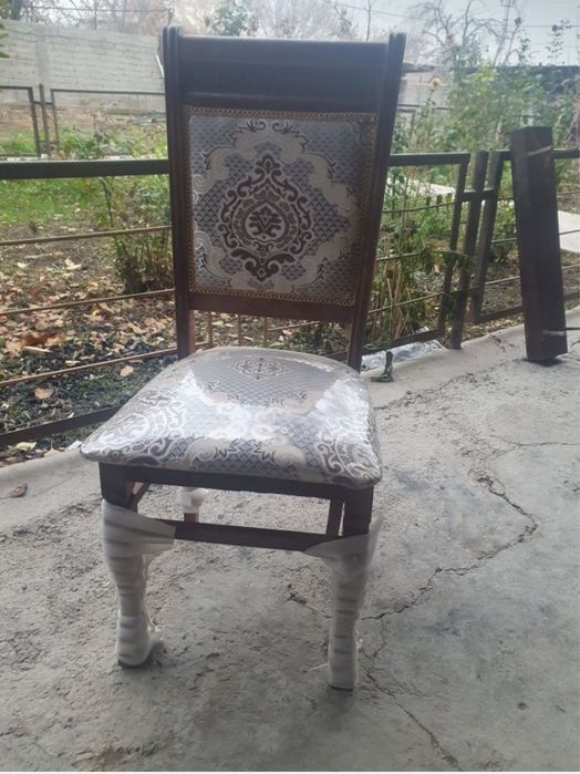 В наличии стулья в хрошем состояни не пользовались