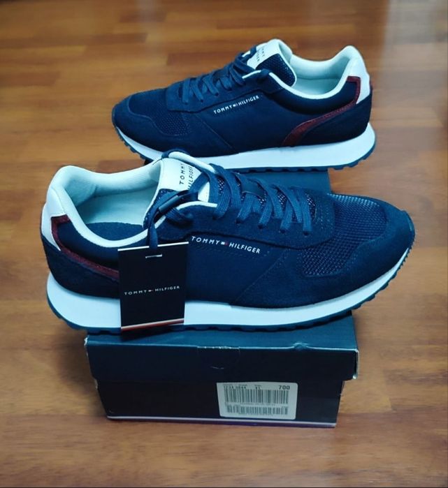 Tommy Hilfiger nr 41(26 cm) noi