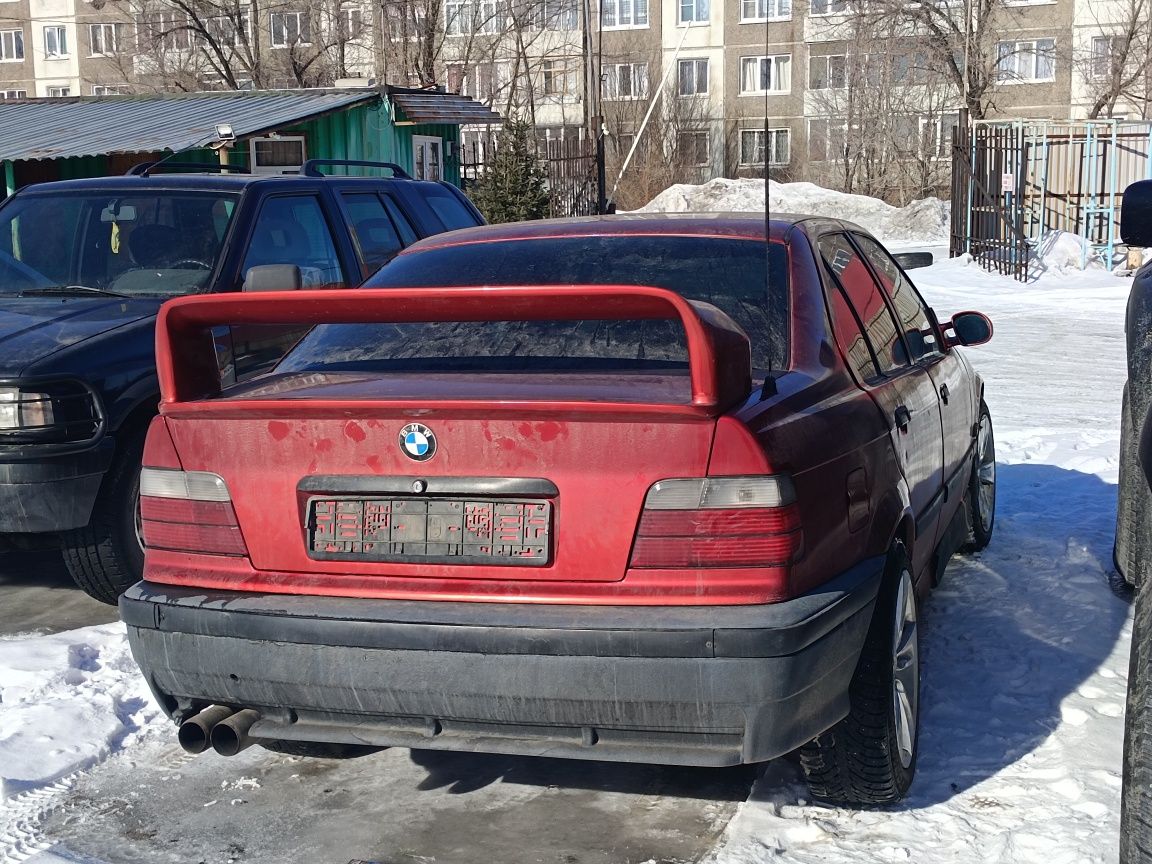 BMW 320 i  продам.