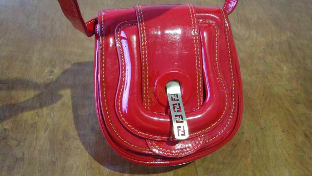 FENDI лачена чанта