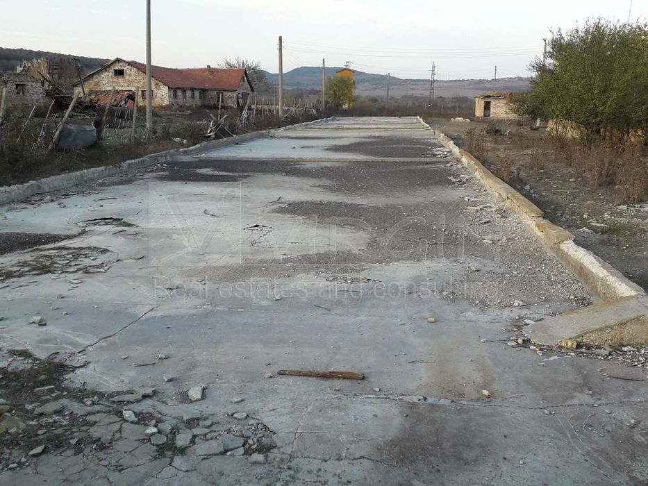 Парцел в с.Падина, област Варна, площ 10900 кв.м