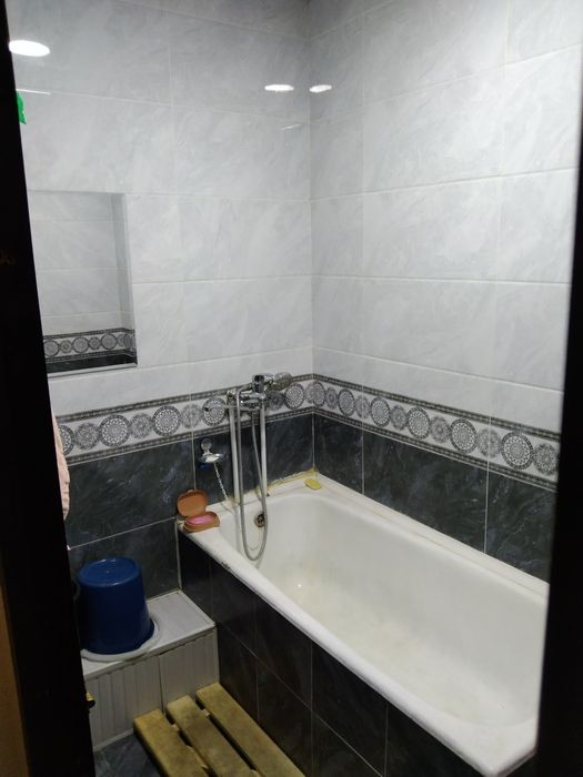 Sergeli stroitel metro 12 bekat yaqinida 4 xonali kvartira sotiladi