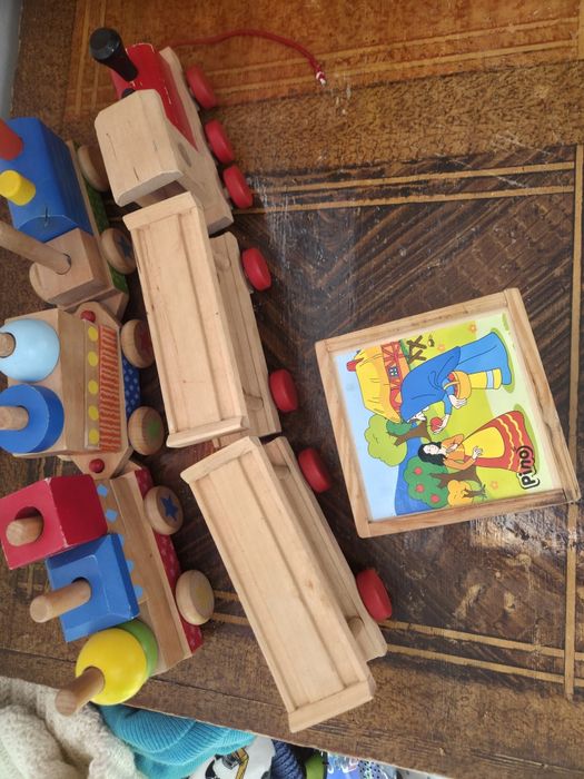 Дърени влакчета ,пъзел