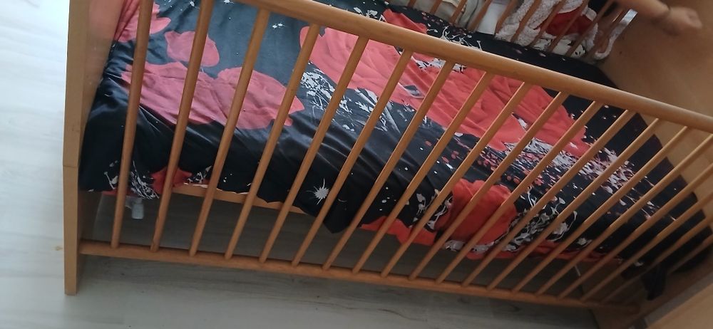 Patut cu 3 nivele si saltea gratis