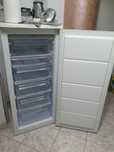 Vând Congelator vertical 6 sertare Zanussi