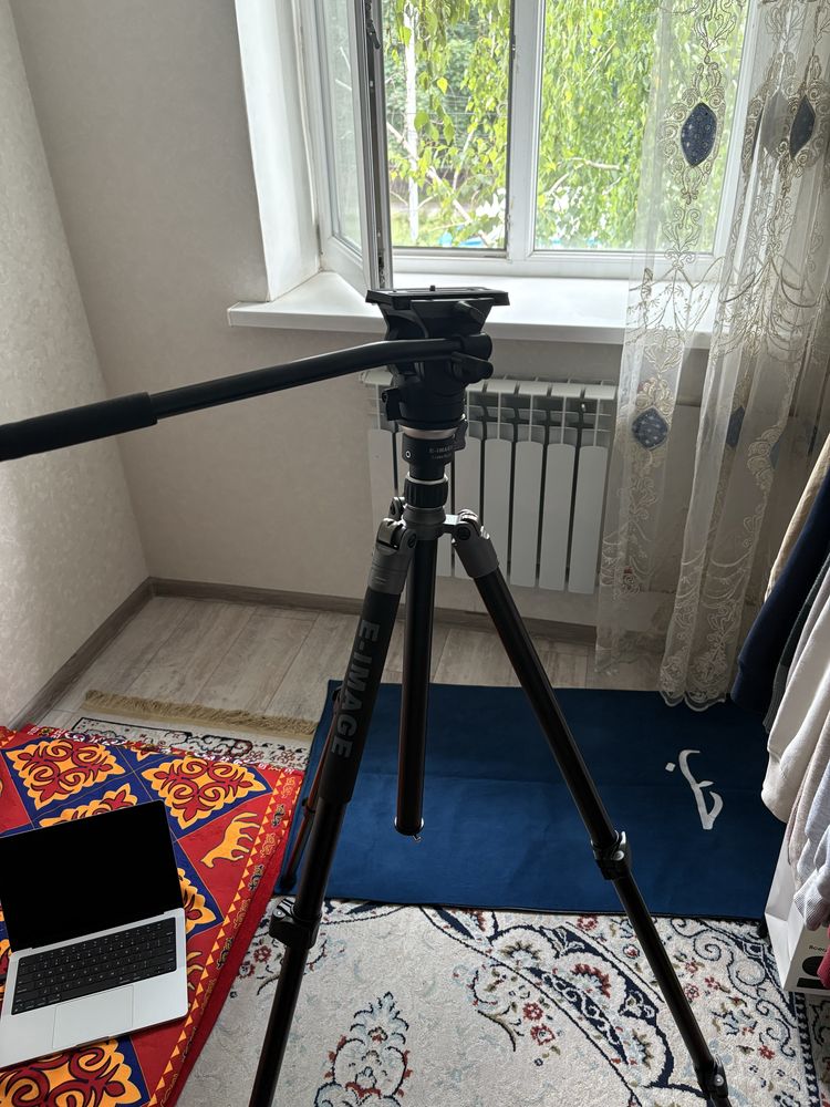 Продается Штатив для камеры