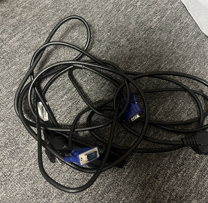 Vând monitor benq funcțional in stare perfectă plus cablu