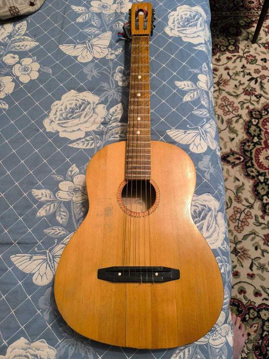 Продается гитара классическая 4/4 советская