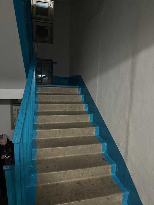 Продается 2 комнатная в 4 мкр