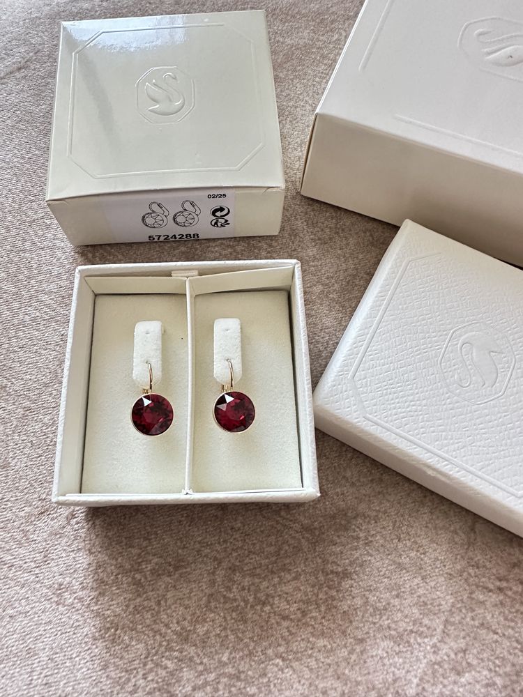 Нови обеци Swarovski