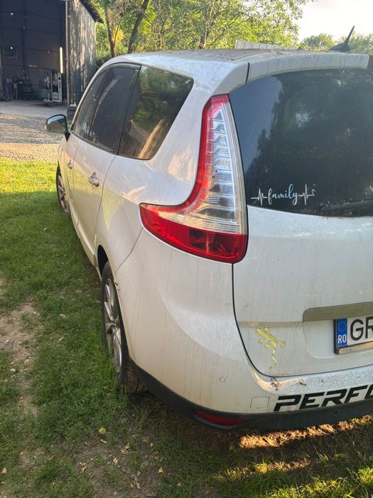 Vând Renault grande scenic
