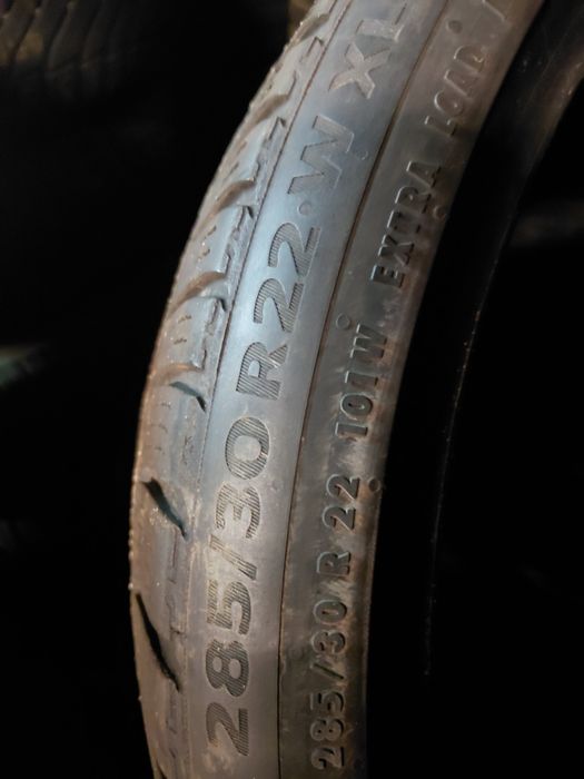 285/30/22" Continental 2бр.гуми