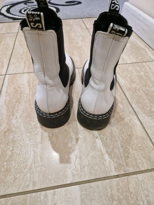 Дамски боти бели