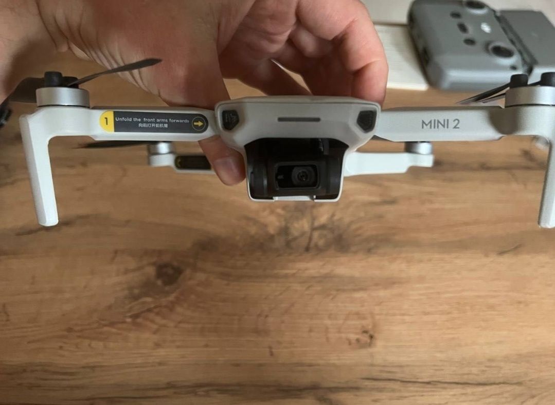 Дрон, квадрокоптер DJI Mini 2 
Поддерживает съёмку видео