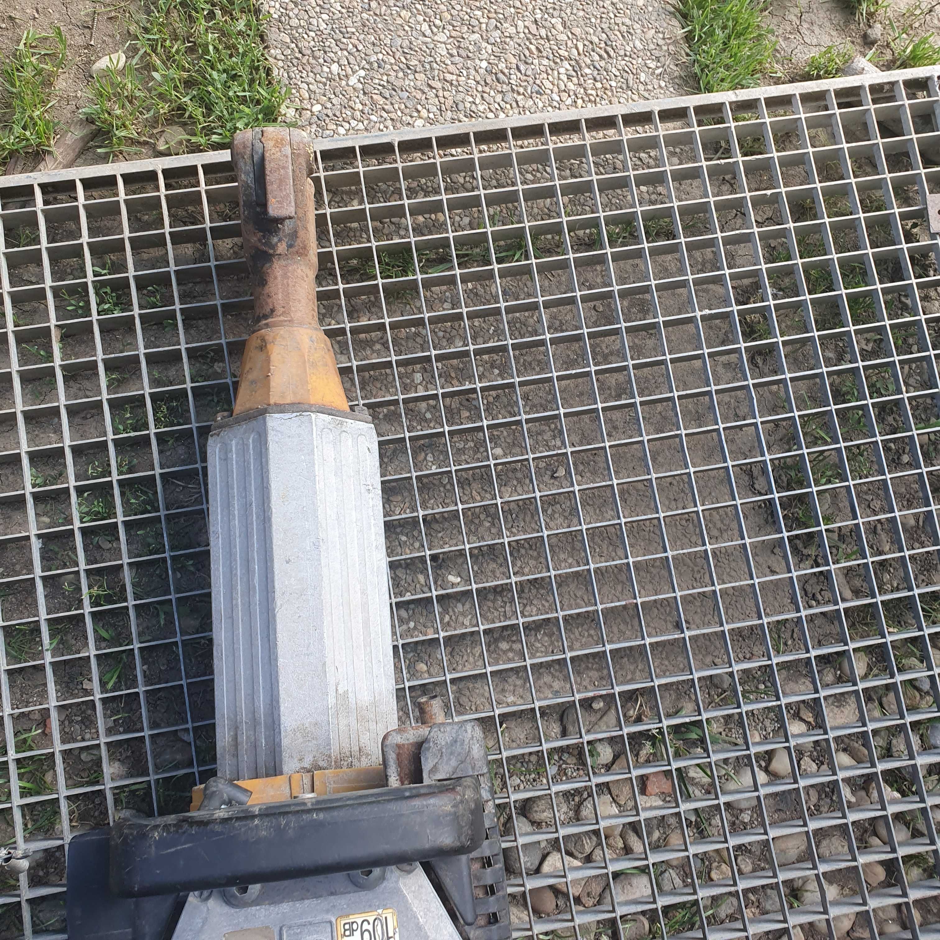 Talpa vibratoare compactor lumag si pickamer wacker neusson