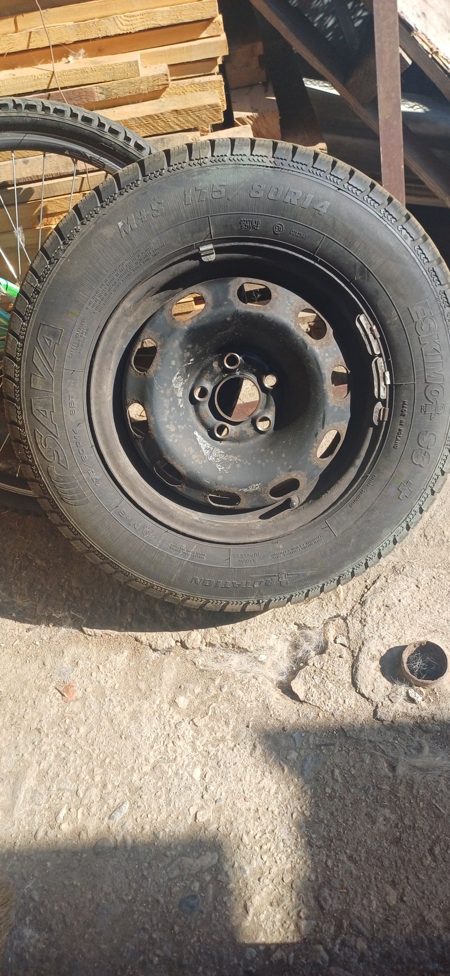 2 Гуми с джанти за голф 4 зимни  175.80.14