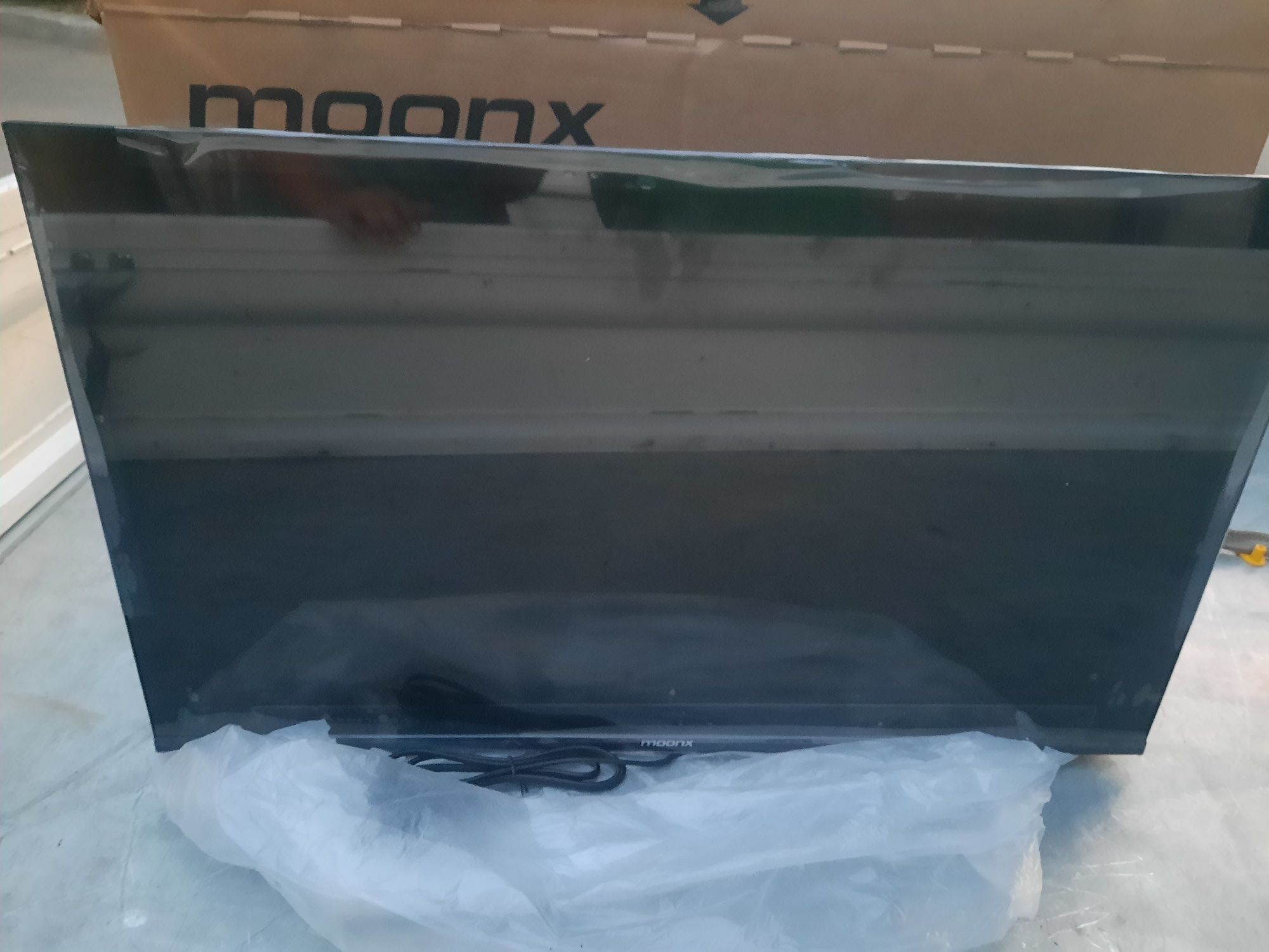 Срочно продам телевизор moonx 32 Андройд 14  новый гарантия 3года есть