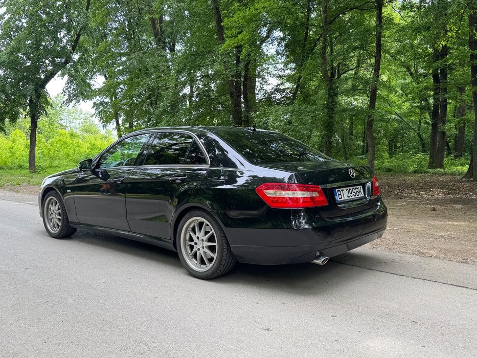 Vând Mercedes E class 2010