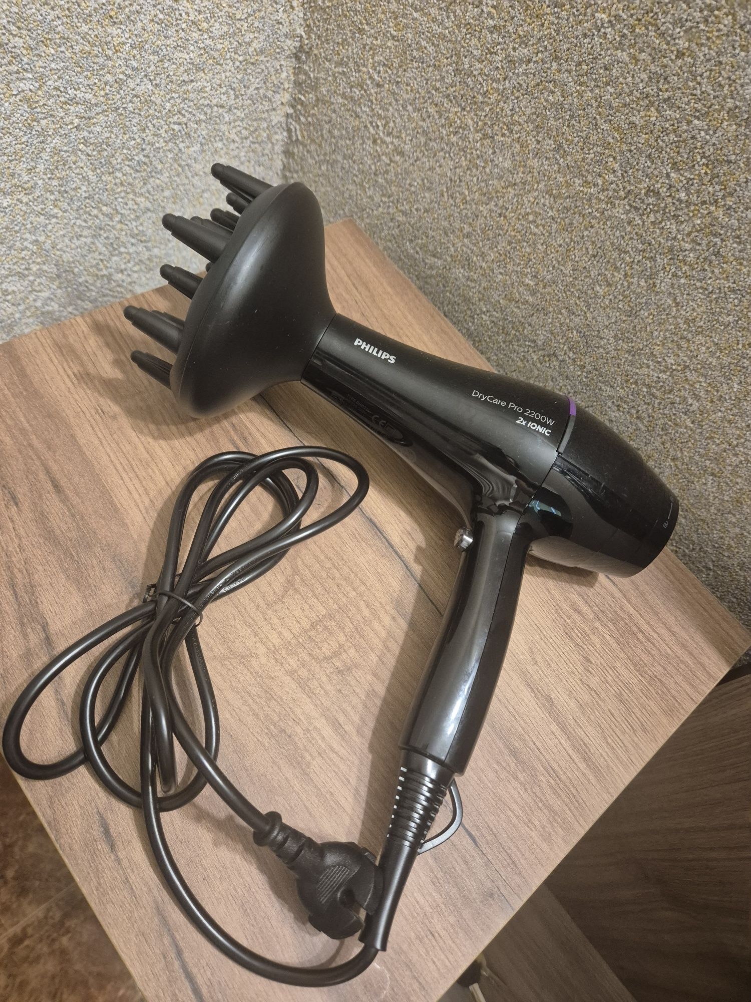Сешоар Philips DryCare Pro 2200W с йонизираща технология (2x Ionic)
