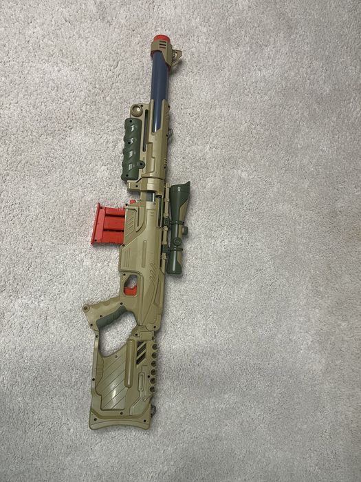 Автомат с прицелом