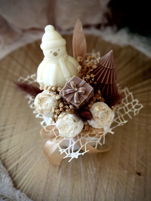 Коледни свещи от соев восък с аромат.Ароматна играчка. Коледен букет.