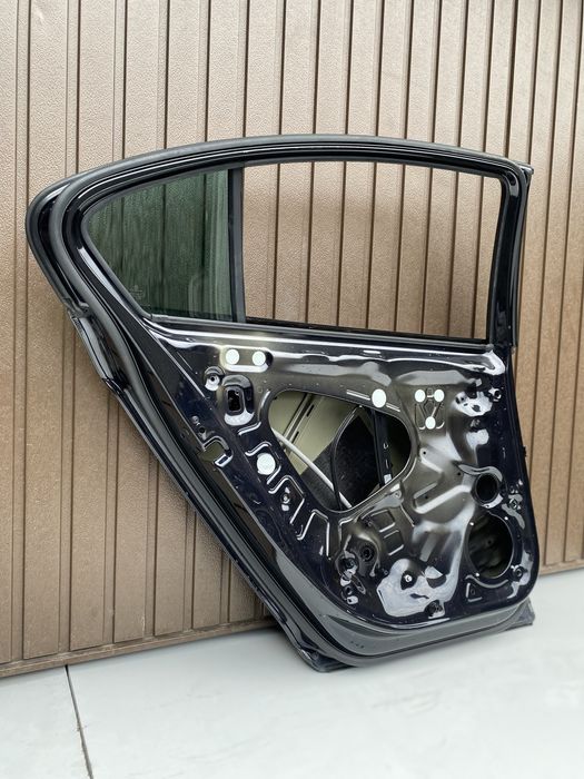 Usa st spate vw Passat B8 Limuzina cod de culoare LC9X 2015-2020