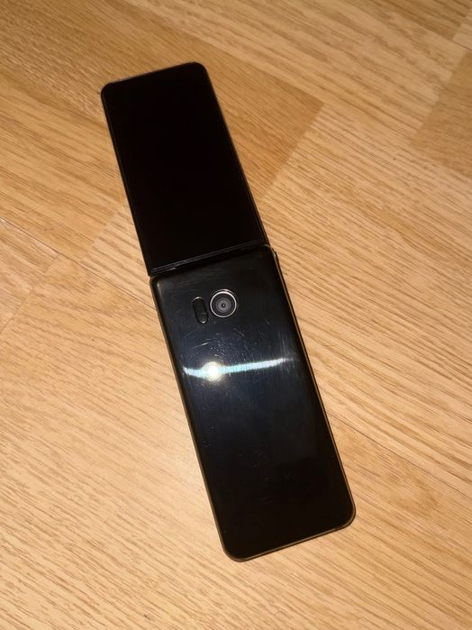 Sharp Aquos 601sh - Японски сгъваем телефон KEITAI