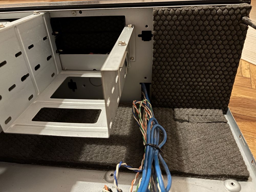 Silent кутия за компютър Silverstone LC13,; hifi/HtPC  кутия за PC